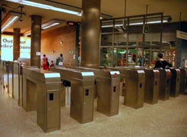 Londone už važiavimą metro galima atsiskaityti ir banko kortelėmis